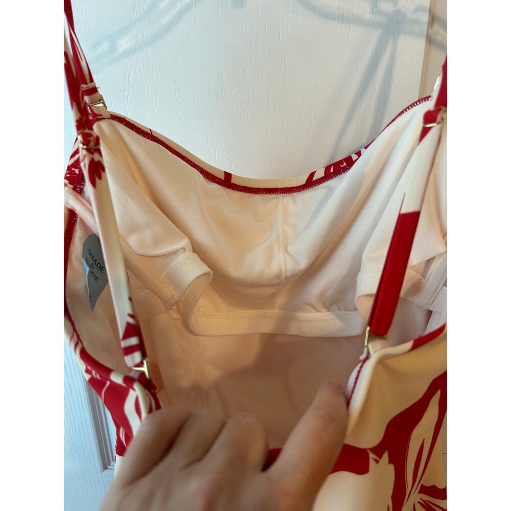 Shade & Shore Large red and white one-piece - Picture 7 of 7